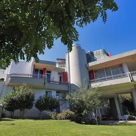 Tiara Villa