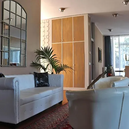 Tiara Villa *