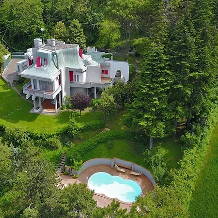 Tiara Villa *